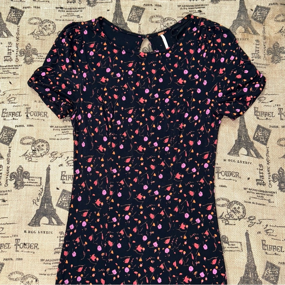 Free People NWOT! Black Pink Floral Puff Sleeve Crew Neck  Midi Stretch Dress - Picture 5 of 16